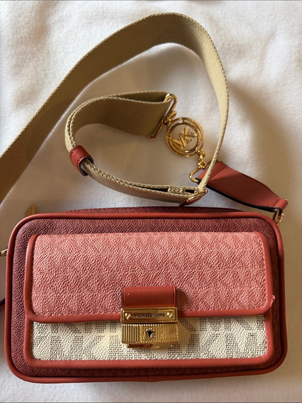 Michael Kors Bradshaw medium pocket camera Crossbody Gold Hardware